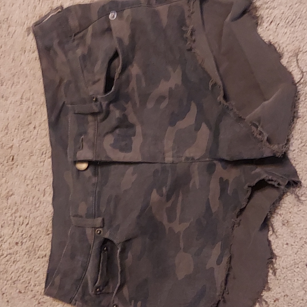 Cut off shorts
